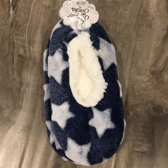Fuzzy Babba Shoes - NWT fluffy womens Slippers